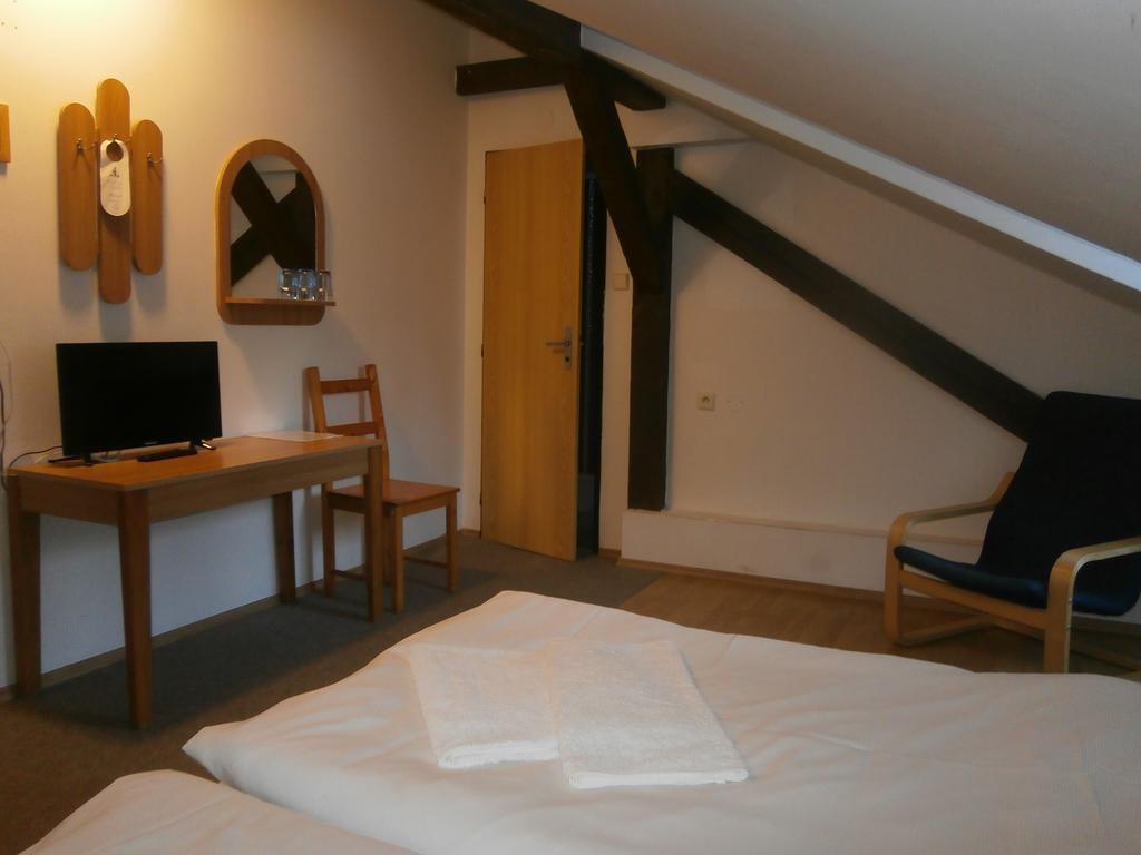 Hotel Dzban Jindrichov Exteriör bild