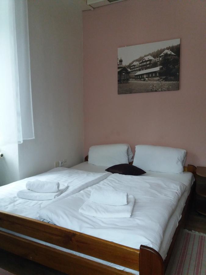 Hotel Dzban Jindrichov Exteriör bild