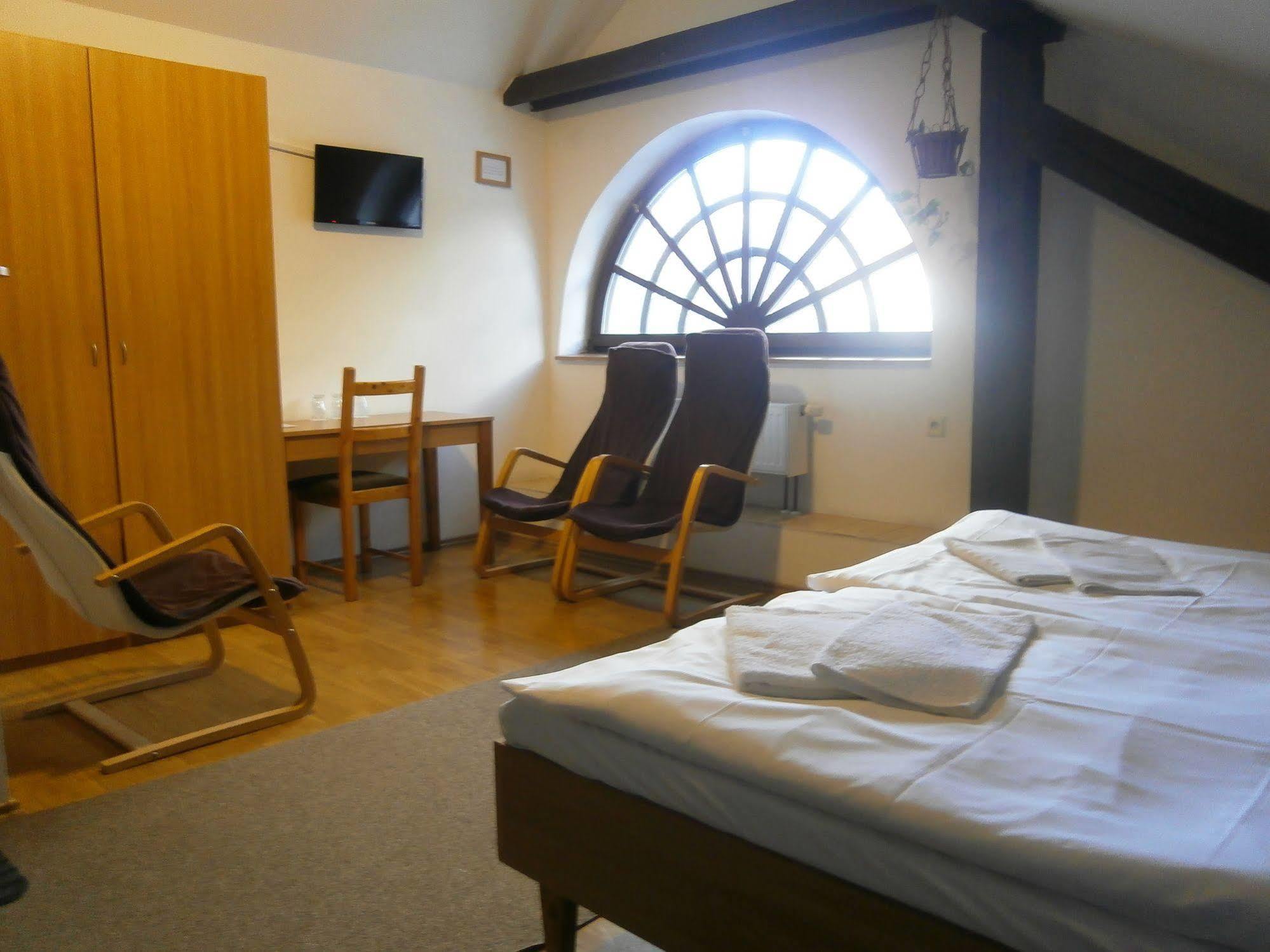 Hotel Dzban Jindrichov Exteriör bild