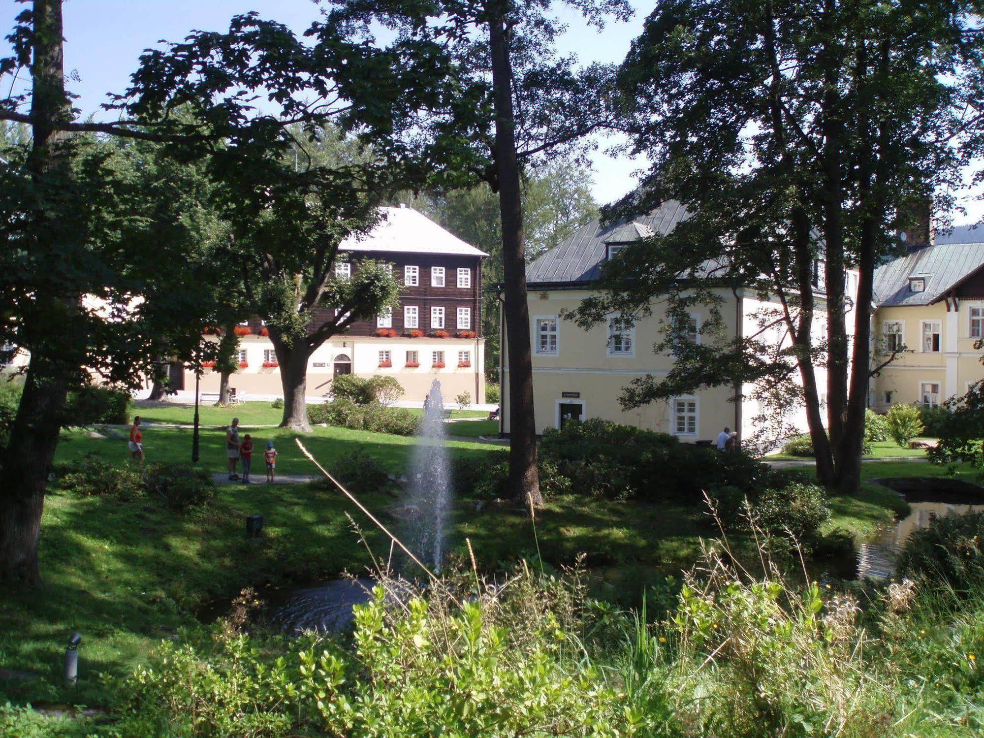 Hotel Dzban Jindrichov Exteriör bild