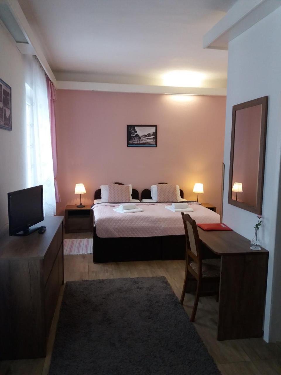 Hotel Dzban Jindrichov Exteriör bild