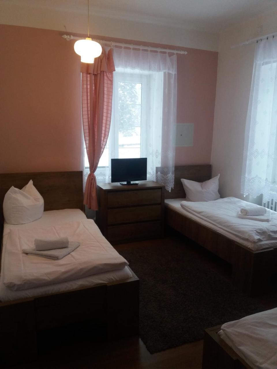 Hotel Dzban Jindrichov Exteriör bild
