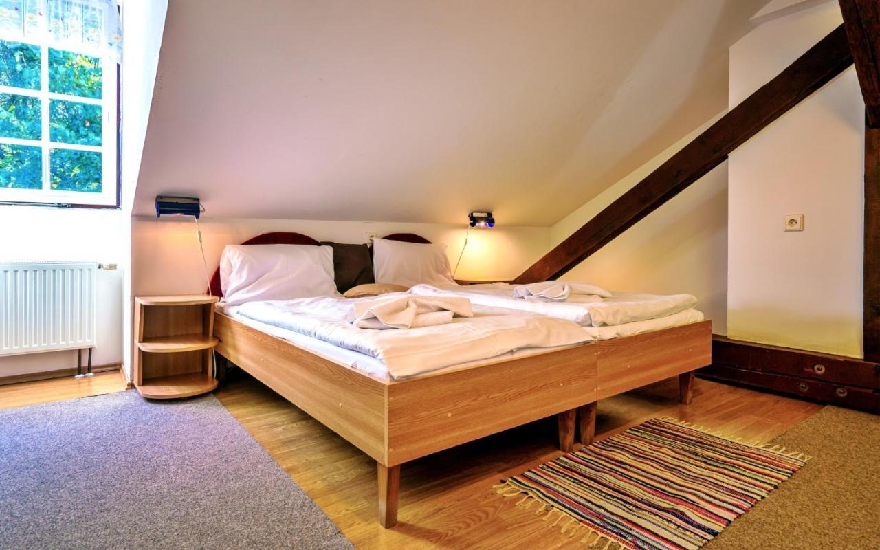 Hotel Dzban Jindrichov Exteriör bild