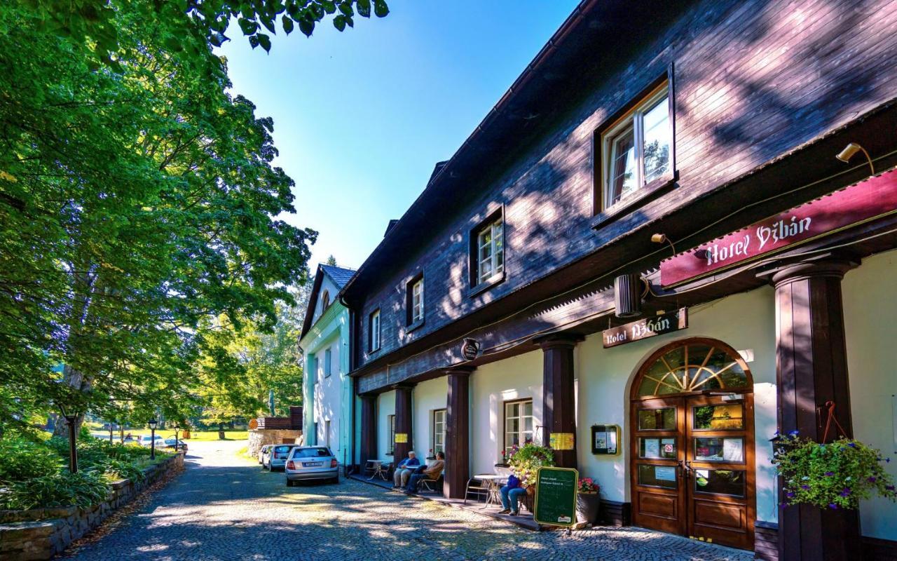 Hotel Dzban Jindrichov Exteriör bild